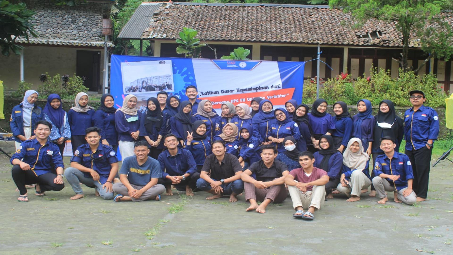 Gambar Pelaksanaan Latihan Dasar Kepemimpinan dan 1 hari bersama KPS FH UAD “de verlichter”