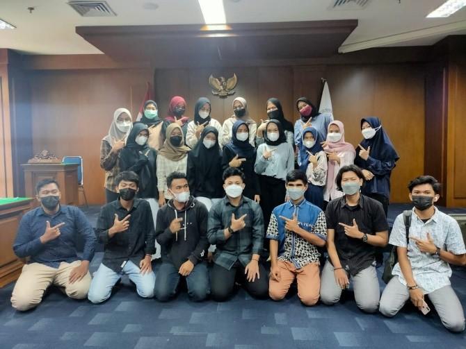 Foto PENAYANGAN VIDIO PERSIDANGAN KPS FH UAD 